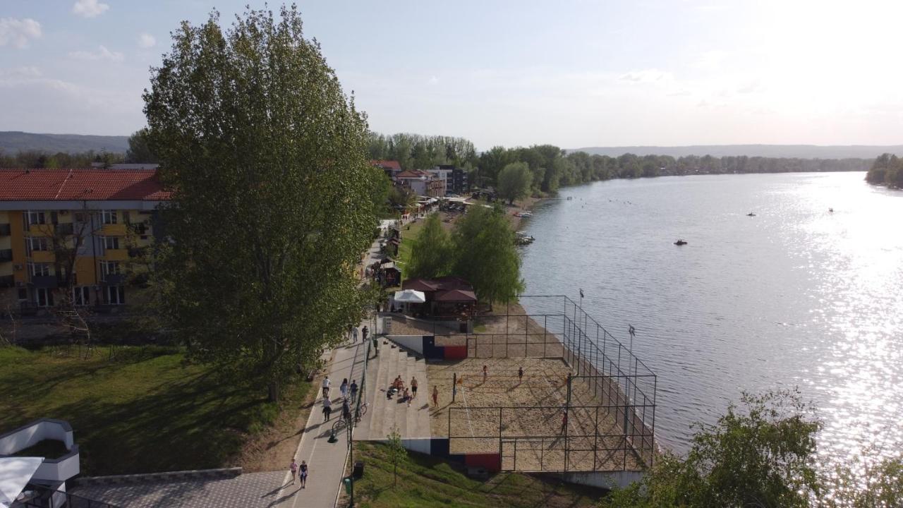 Prenociste Srebrno Jezero Otel Veliko Gradište Dış mekan fotoğraf