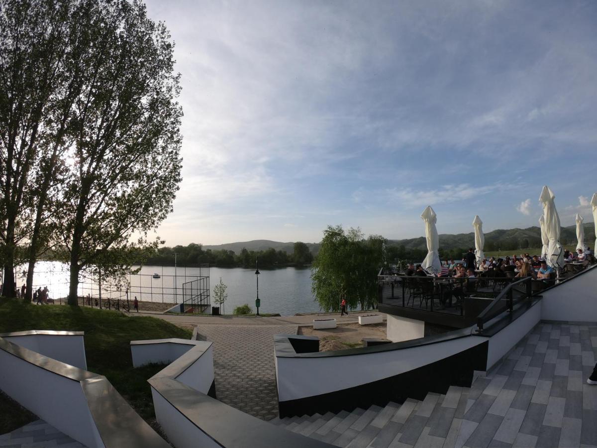 Prenociste Srebrno Jezero Otel Veliko Gradište Dış mekan fotoğraf
