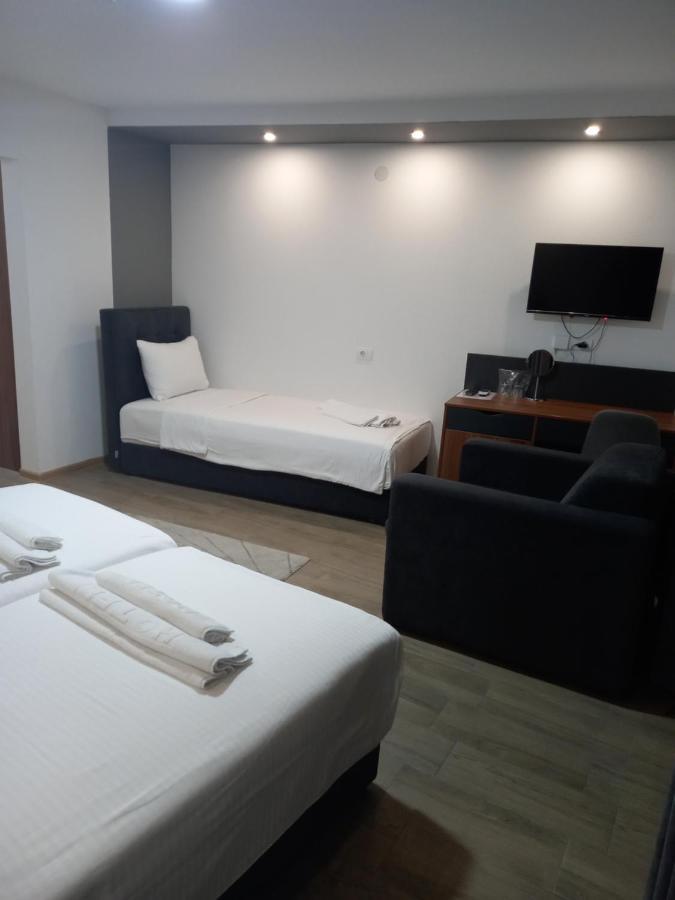 Prenociste Srebrno Jezero Otel Veliko Gradište Dış mekan fotoğraf